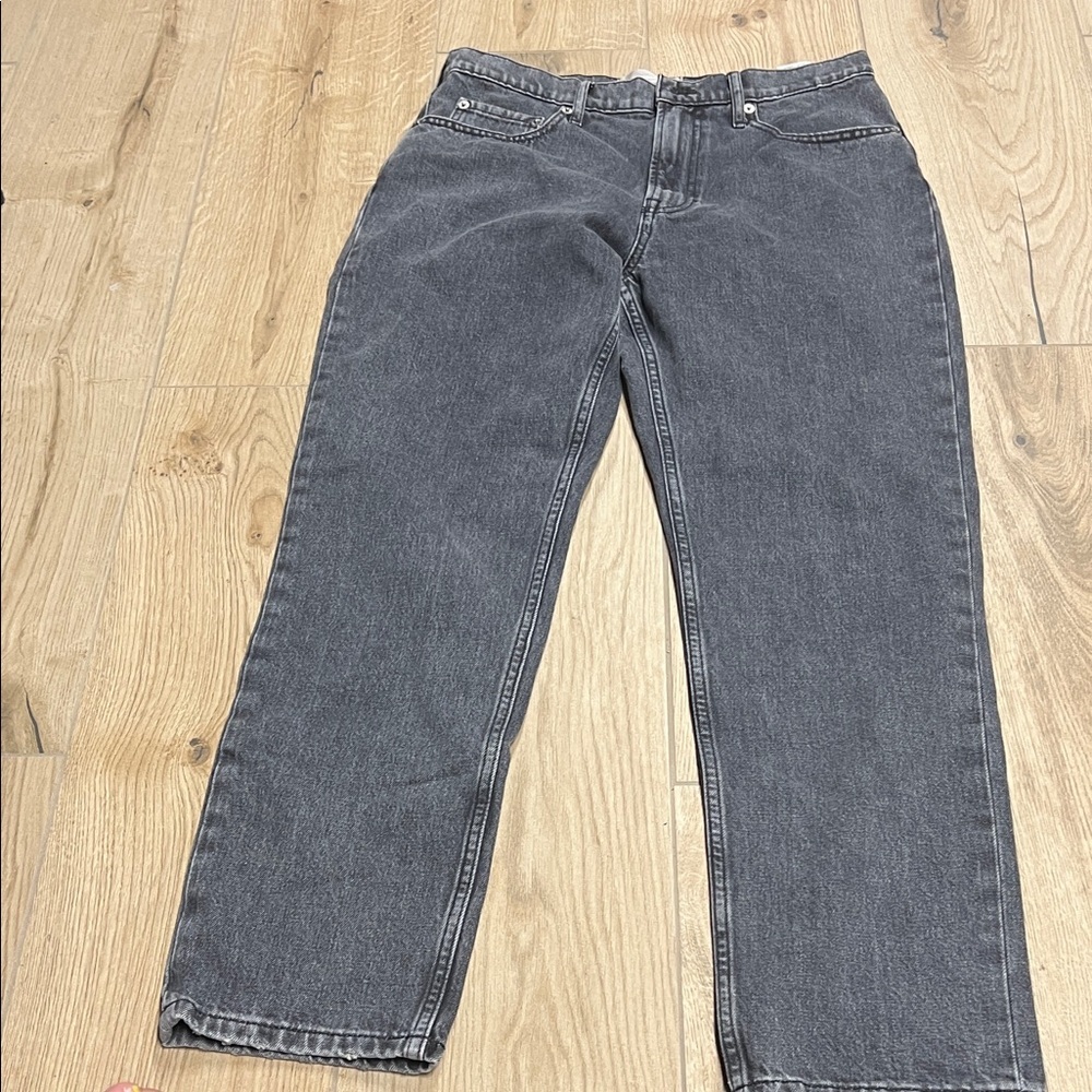 Everlane Women's Original Cheeky Straight Jean in a grey wash